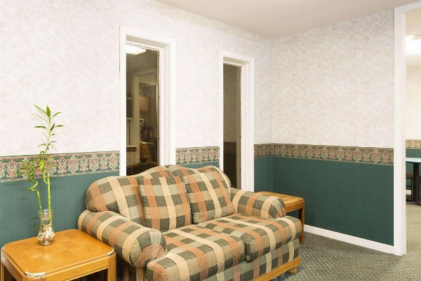 Super 8 by Wyndham Taylorville IL image 2