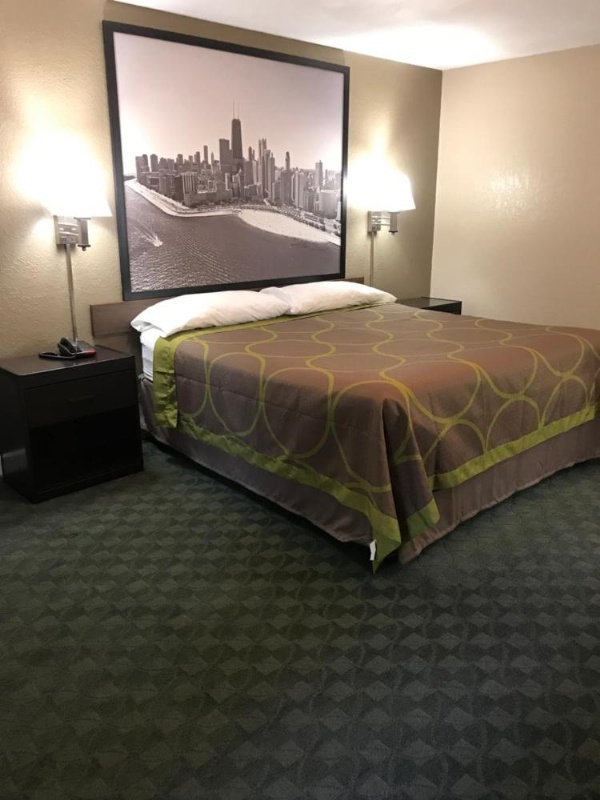 Super 8 by Wyndham Taylorville IL image 24