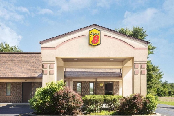 Super 8 by Wyndham Taylorville IL image 30